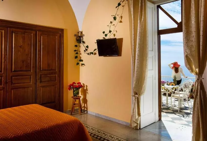 اتاق لوکس با چشم‌انداز دریا, Relais Il Pennino
