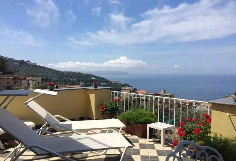 سوییت جونیور با چشم‌انداز دریا, Relais Il Pennino