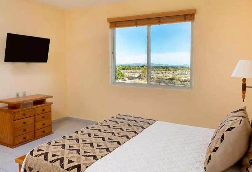 3 Bedroom Suite, Santa Fe Loreto by Villa Group