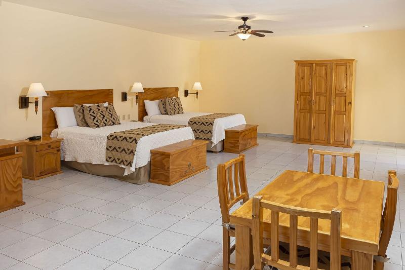 Quarto Familiar, Santa Fe Loreto by Villa Group