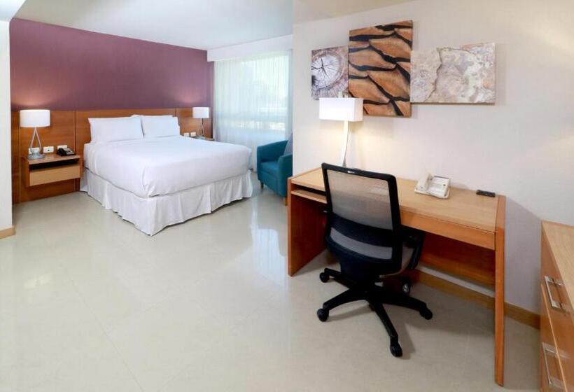스탠다드 스튜디오, Staybridge Suites Guadalajara Expo, An Ihg