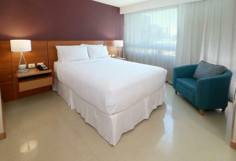 스위트, Staybridge Suites Guadalajara Expo, An Ihg