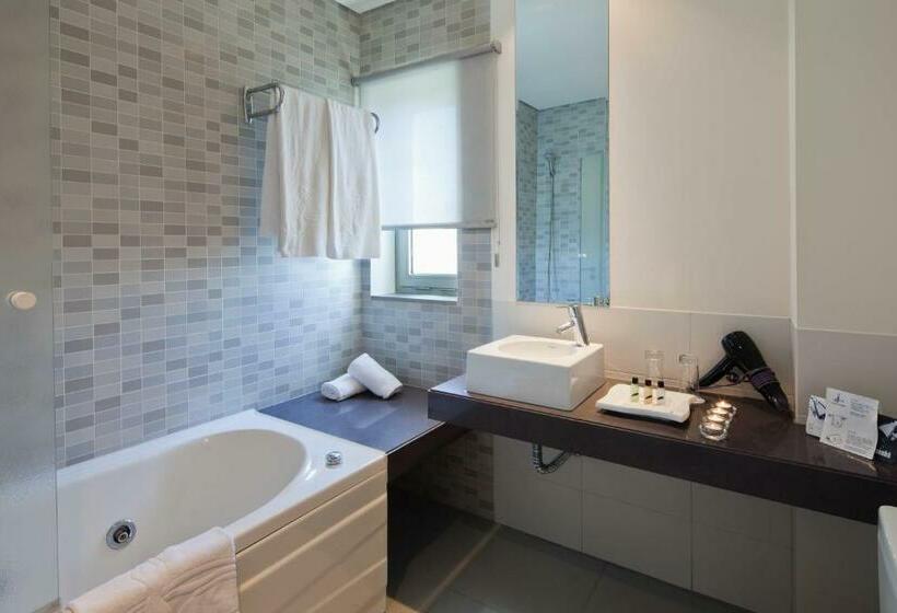 2 Bedrooms Suite Sea View, Villa Doris Suites