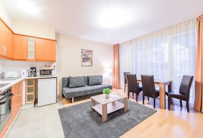 スタンダードスタジオ, Nova Apartments