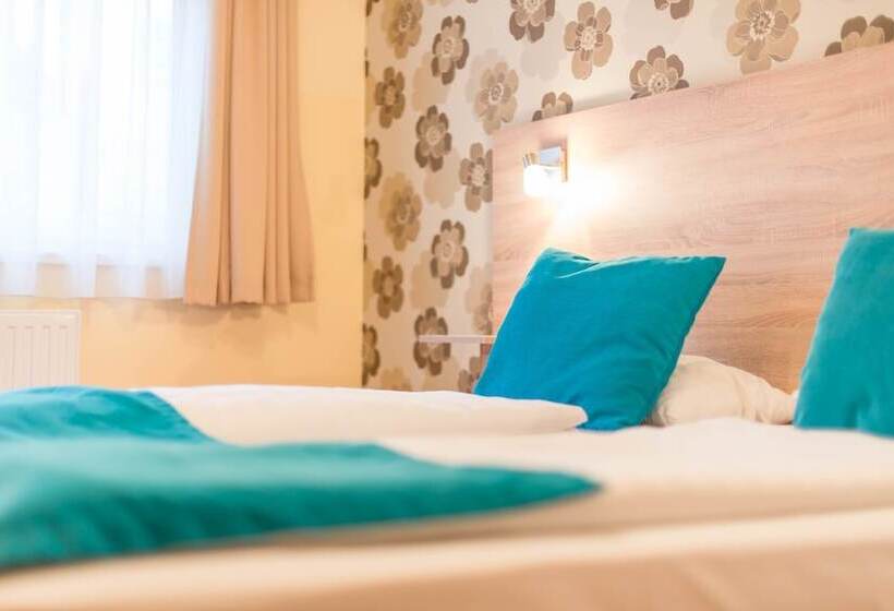 スタンダードスタジオ, Nova Apartments