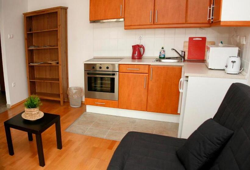 スタンダードスタジオ, Nova Apartments