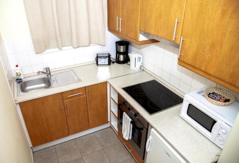 スタンダードスタジオ, Nova Apartments