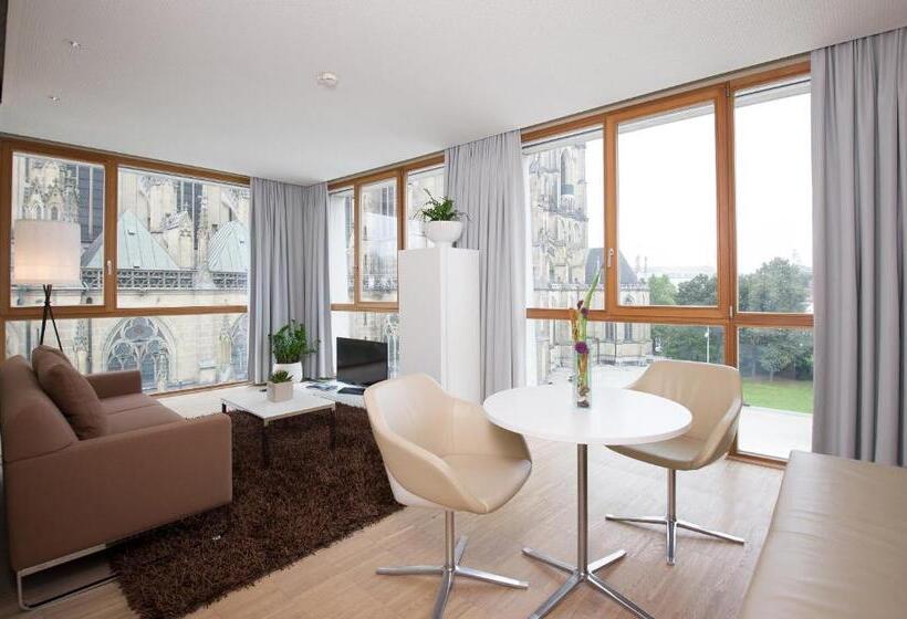 جناح, Am Domplatz   Adult Only