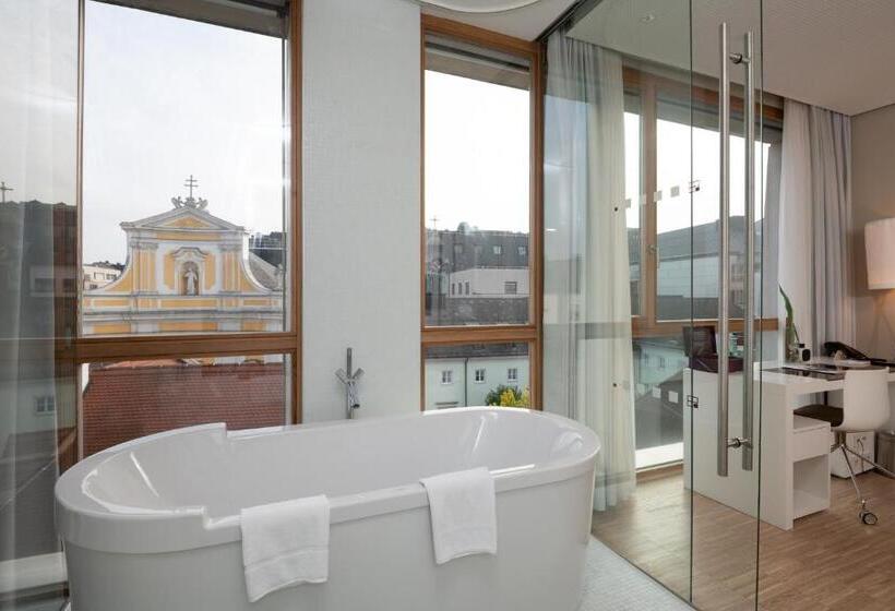 سوییت جونیور, Am Domplatz   Adult Only