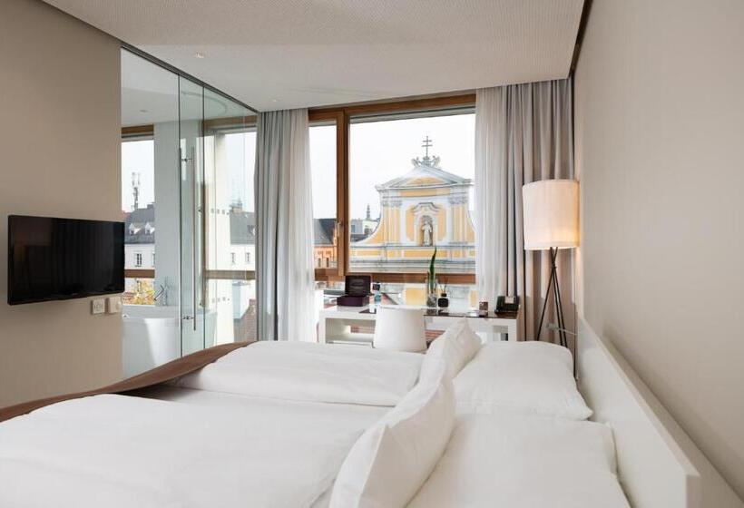 جناح جونيور, Am Domplatz   Adult Only