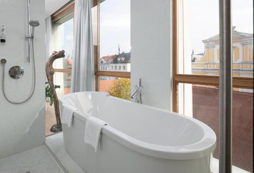 سوییت جونیور, Am Domplatz   Adult Only