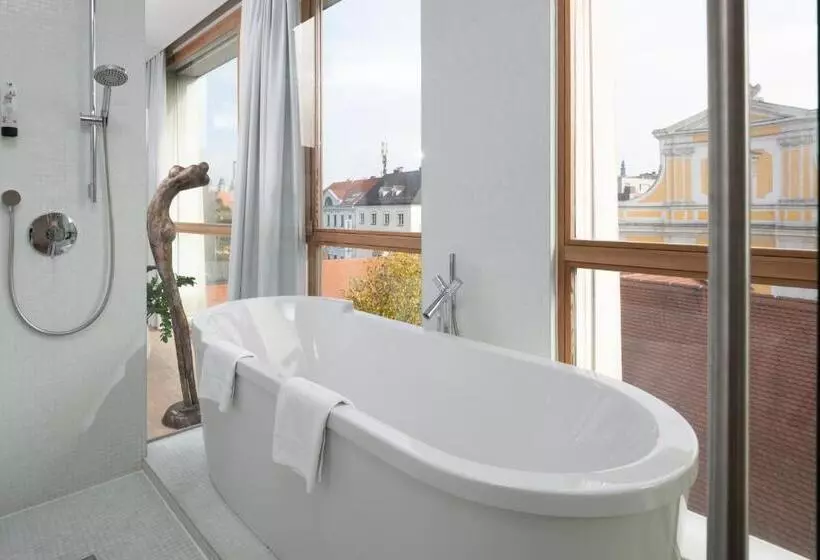سوییت جونیور, Am Domplatz   Adult Only