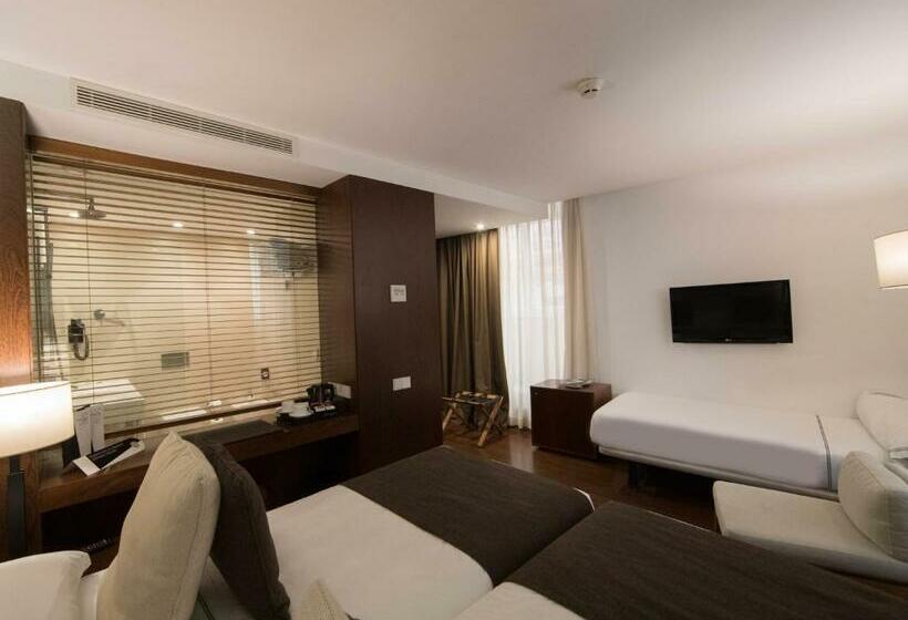 اتاق استاندارد سه نفره, Carris Porto Ribeira