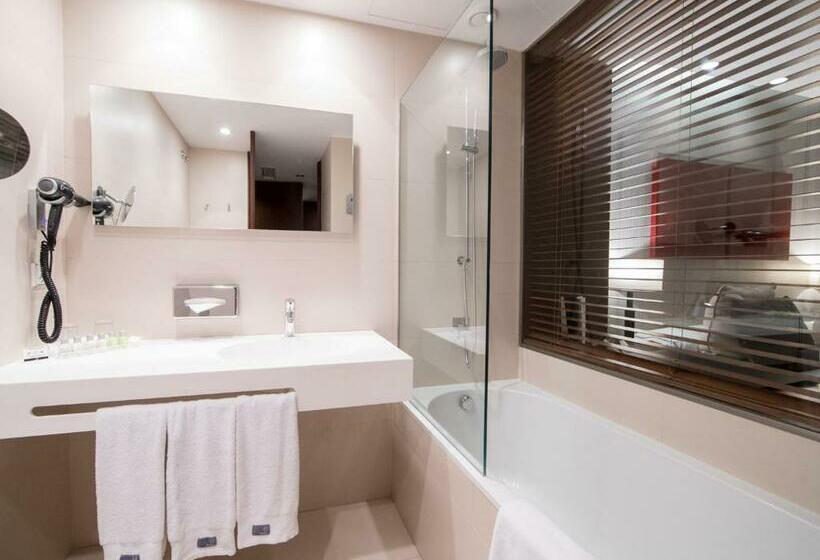 اتاق استاندارد سه نفره, Carris Porto Ribeira