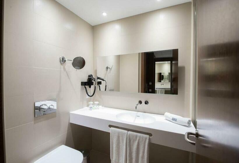 اتاق استاندارد سه نفره, Carris Porto Ribeira