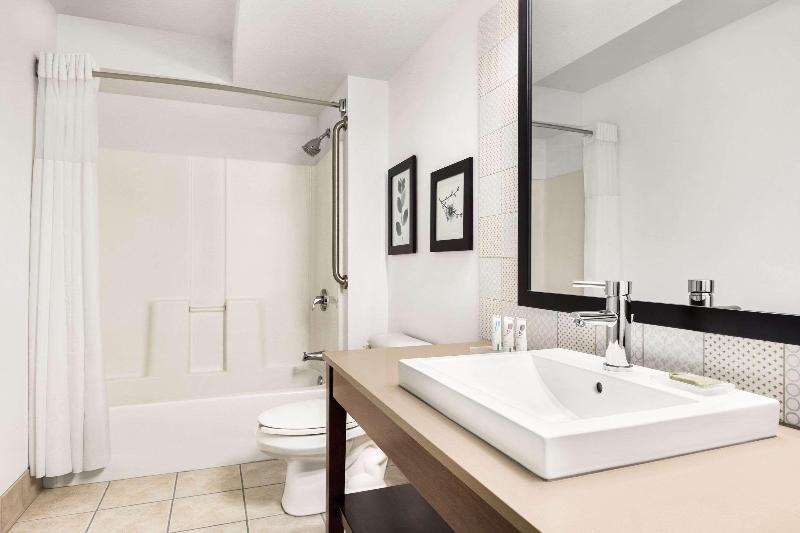 Люкс Кровать Кинг, Country Inn & Suites By Radisson, St. Cloud East, Mn