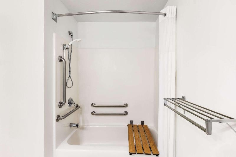 غرفة قياسية لذوى الاحتياجات الخاصة, Country Inn & Suites By Radisson, St. Cloud East, Mn