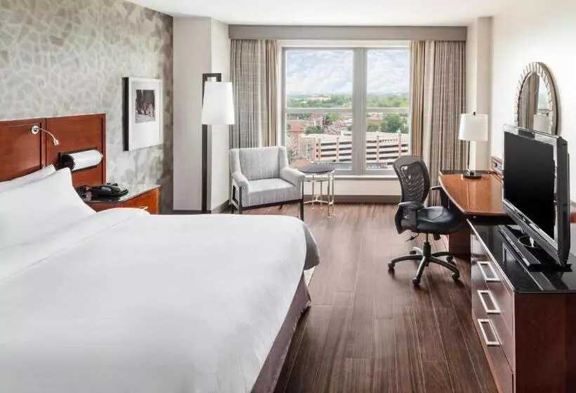 اتاق اجرایی با تخت بزرگ, Lancaster Marriott At Penn Square
