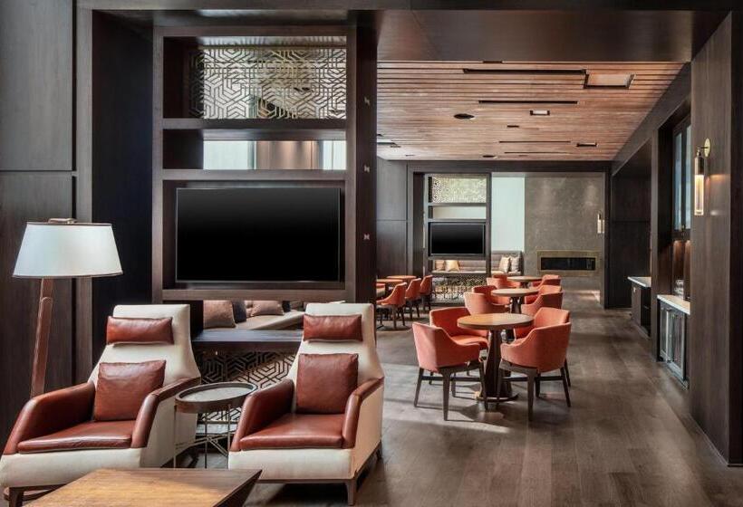 Номер Deluxe Кровать Кинг Вид на Город, Lancaster Marriott At Penn Square