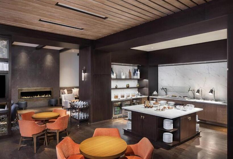 キングサイズベッド、シティビューデラックスルーム, Lancaster Marriott At Penn Square