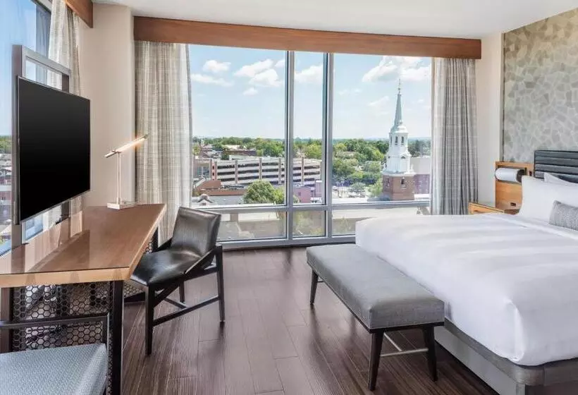 سوئیت اجرایی با تخت کینگ, Lancaster Marriott At Penn Square