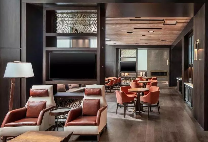 اتاق استاندارد با تخت بزرگ برای معلولان, Lancaster Marriott At Penn Square