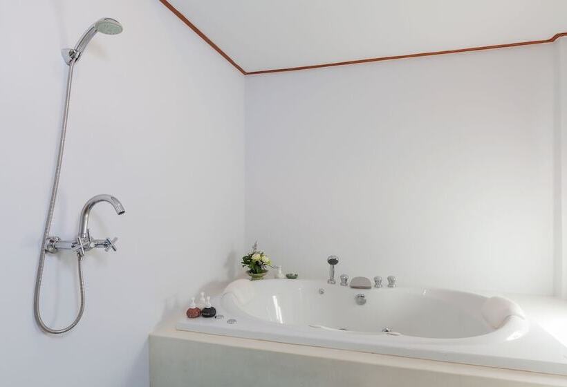 סוויטת ג'וניור, Sand Sea Resort Railay Beach