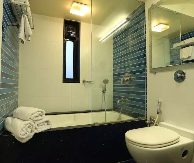 Suite, Silver Inn