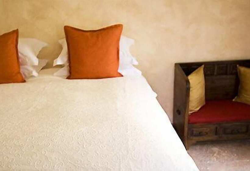 Люкс, Spirit Of The Knights Boutique