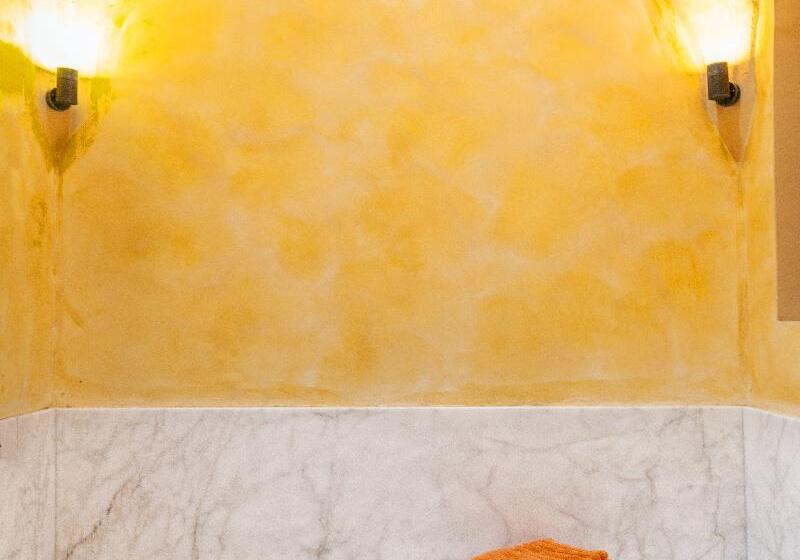 Люкс, Spirit Of The Knights Boutique