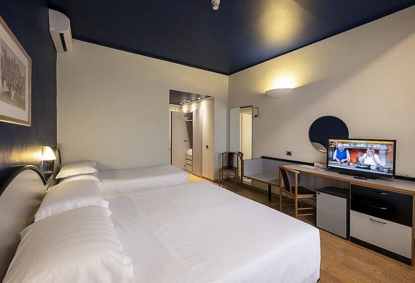 اتاق استاندارد سه نفره, Touring