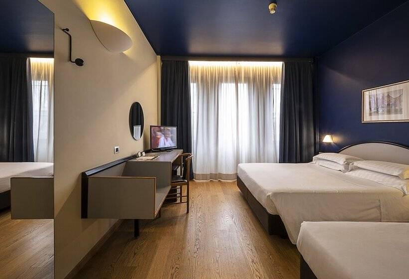 Habitación Triple Estándar, Touring