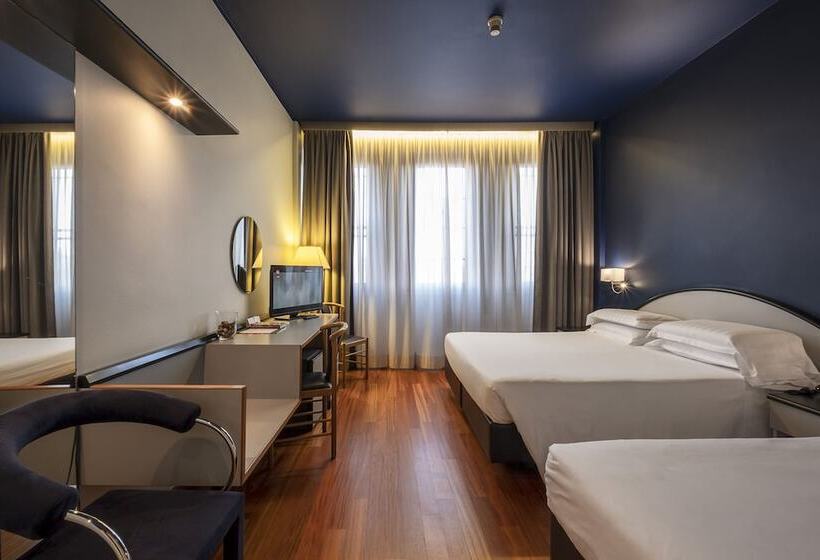 اتاق استاندارد سه نفره, Touring