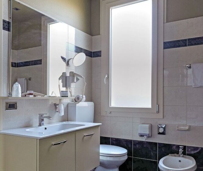 اتاق استاندارد, Touring