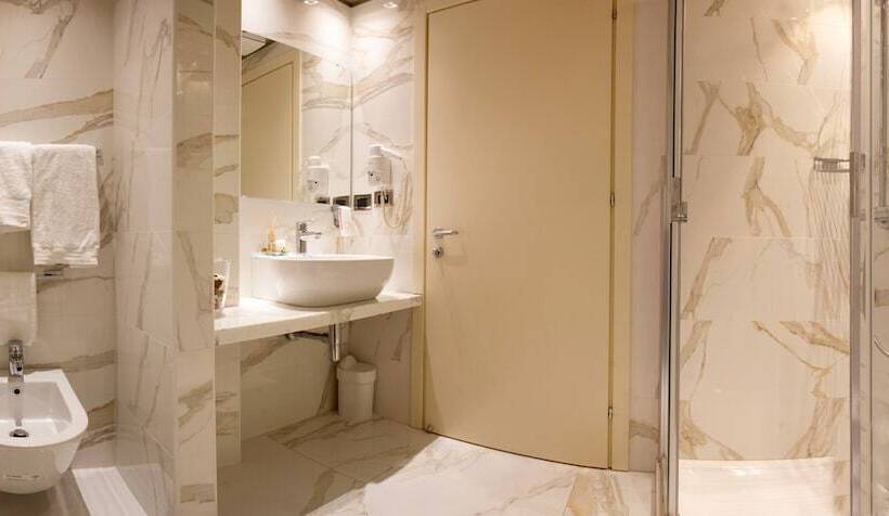 اتاق خانوادگی, Touring