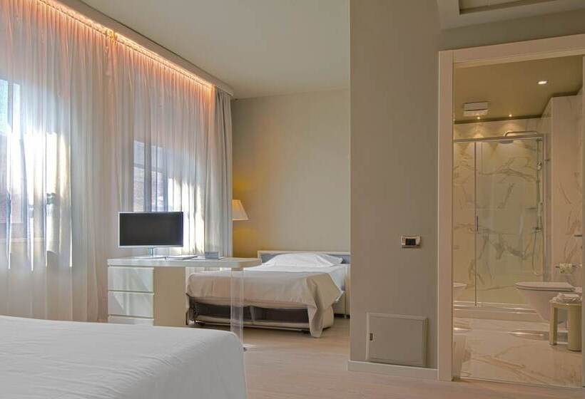 اتاق خانوادگی, Touring