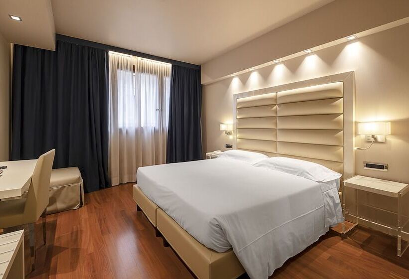 Habitación Familiar, Touring