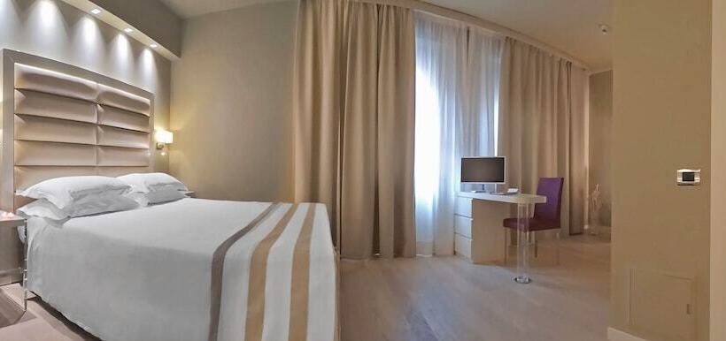 اتاق خانوادگی, Touring