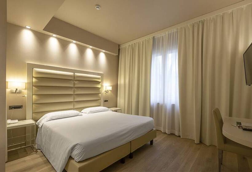 اتاق لوکس, Touring