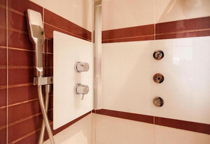 اتاق استاندارد, Touring