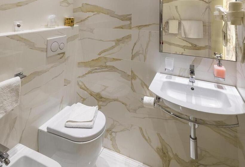 اتاق استاندارد سه نفره, Touring