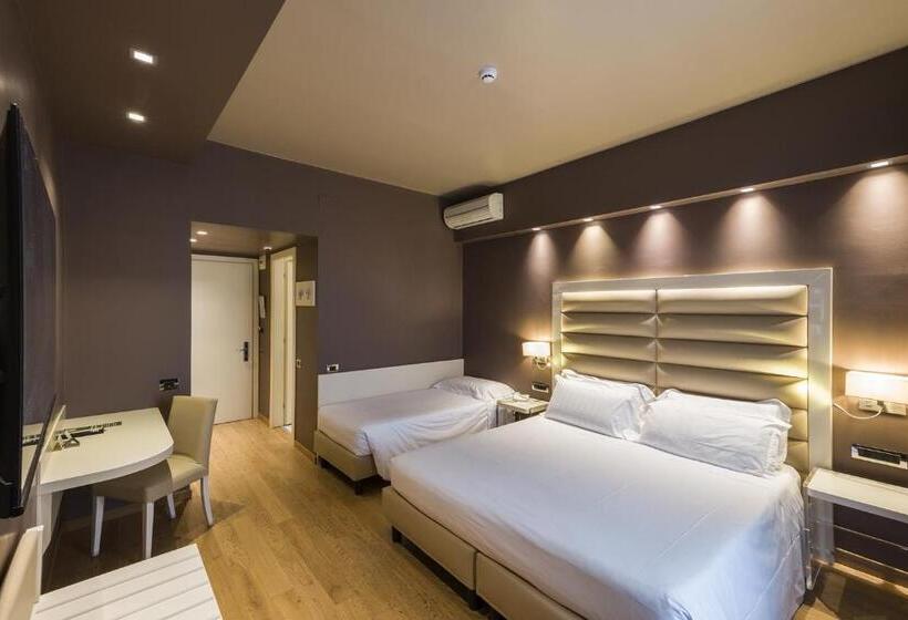 Habitación Triple Estándar, Touring