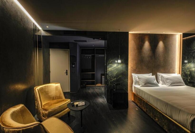 سوییت جونیور لوکس, Touring