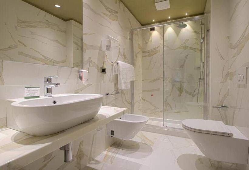 اتاق لوکس, Touring