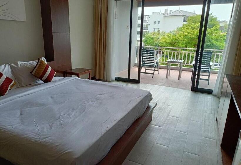 디럭스 룸 킹사이즈 침대, Ramada By Wyndham Aonang Krabi