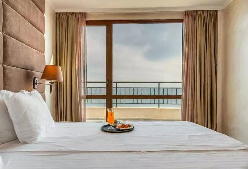 اتاق لوکس با چشم‌انداز دریا, Grand Hotel Sveti Vlas