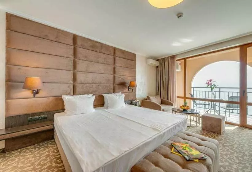اتاق لوکس با چشم‌انداز دریا, Grand Hotel Sveti Vlas