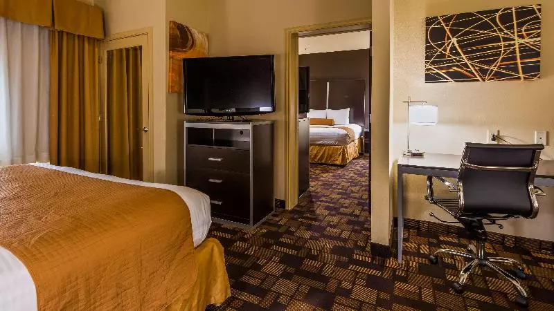سوییت, Best Western Windsor Pointe Hotel & Suites Frost Bank Center
