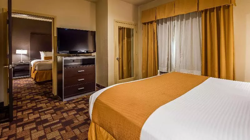سوییت, Best Western Windsor Pointe Hotel & Suites Frost Bank Center
