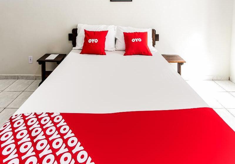 מיטת קינג בסוויטה, Best Western Windsor Pointe Hotel & Suites Frost Bank Center